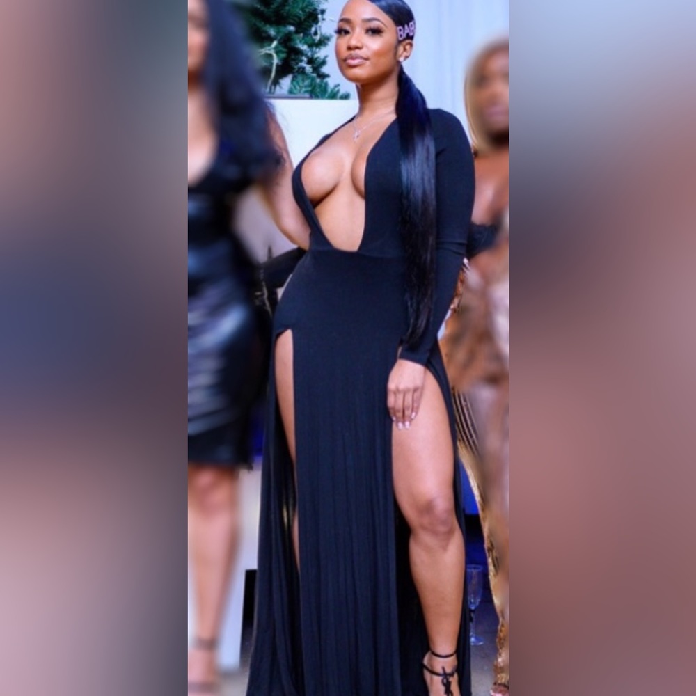 Naked wardrobe long sleeve black high double slit gown